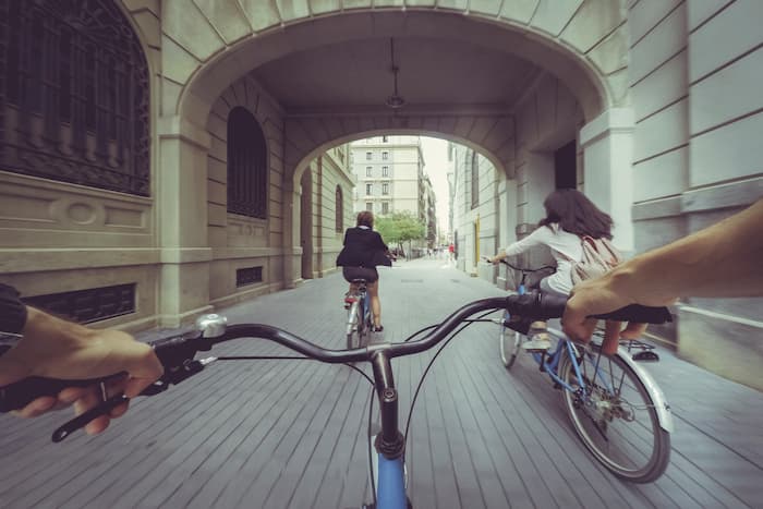 Vélo en ville: connaissez-vous tous les réflexes à adopter pour circuler en toute sécurité ?